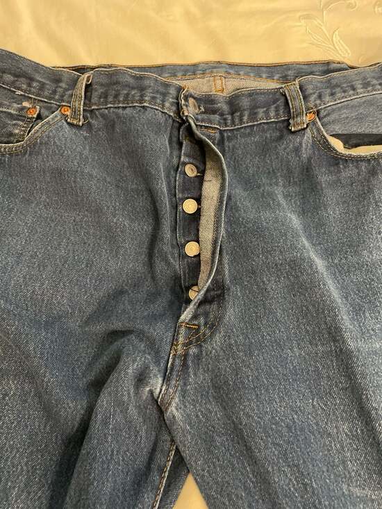 Levi's - Picture 2 of 11